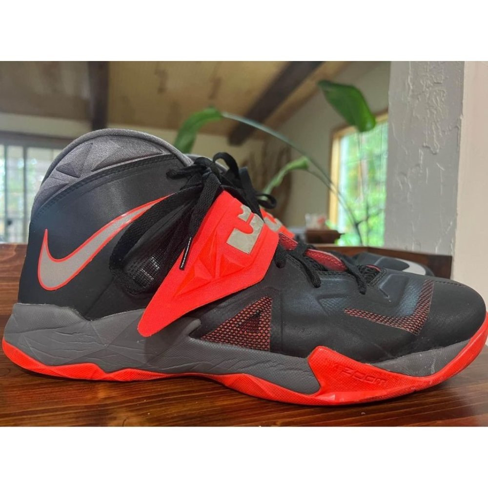 Nike LeBron Zoom Soldier 7 Men's Size 13 Black -